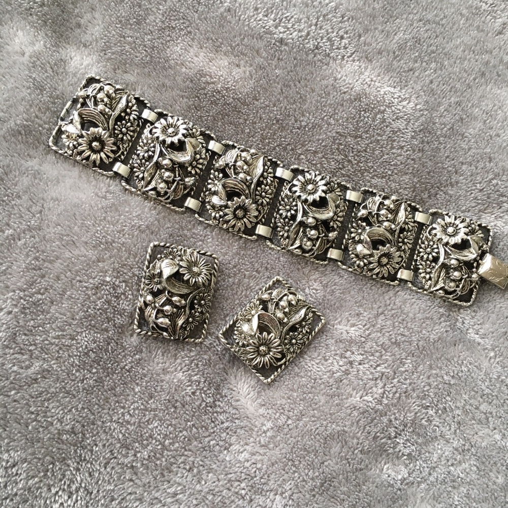 Sarah Coventry - Bracelet and Earrings - Flowers
